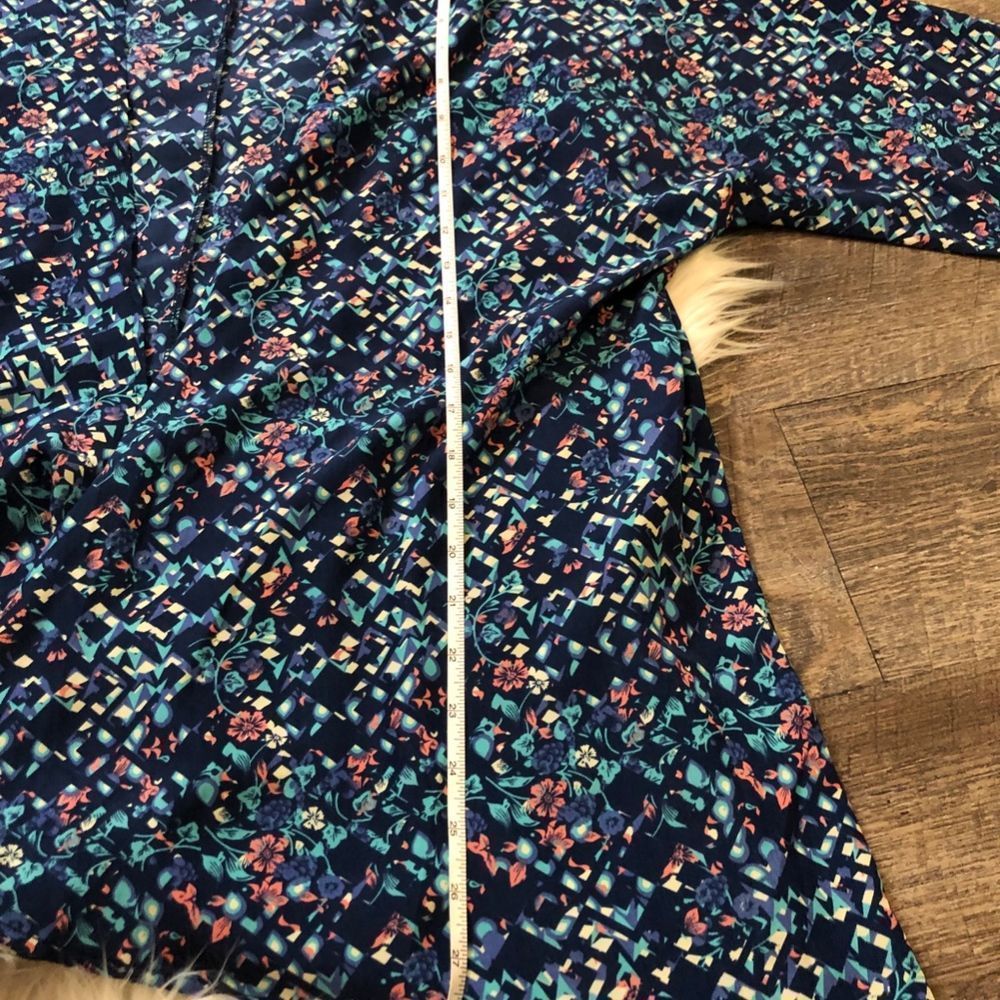 🦄 Lularoe Lindsay Patterned Blue Cardigan/Kimono - Picture 4 of 6